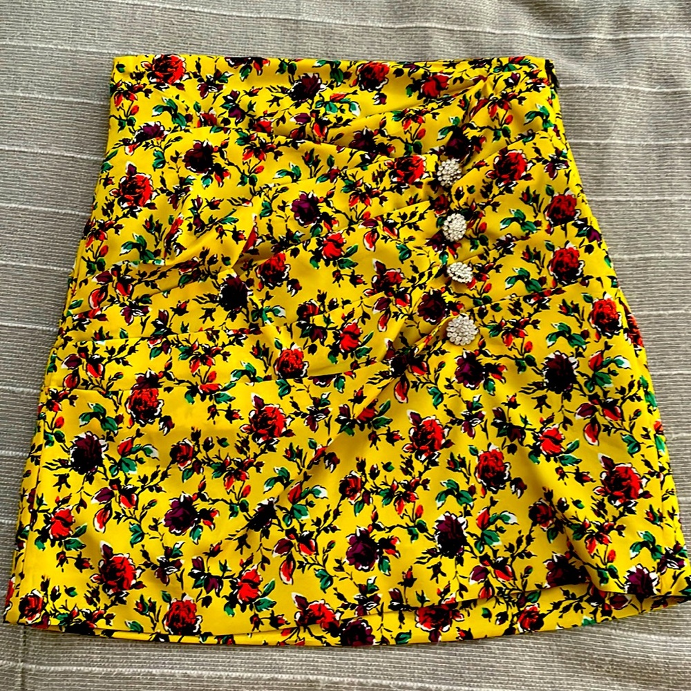 Zara yellow floral mini skirt with details - NWT